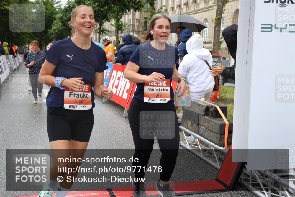 14.06.2026 - REWE Women's Run Strokosch-Dieckow http://msf.ph/oto/9771476 14.06.2026 11:11:00 Ziel 5123, 5124, 5125, 5126, 5127, 5254, 5316, 5554, 5724, 5763, 5830, 5831, 5879, 5915 meine-sportfotos.de