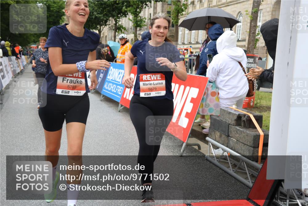 14.06.2026 - REWE Women's Run Strokosch-Dieckow http://msf.ph/oto/9771502 14.06.2026 11:11:00 Ziel 5123, 5124, 5125, 5126, 5127, 5254, 5316, 5554, 5724, 5763, 5830, 5831, 5879, 5915 meine-sportfotos.de