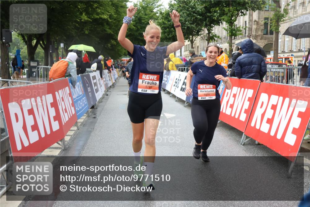14.06.2026 - REWE Women's Run Strokosch-Dieckow http://msf.ph/oto/9771510 14.06.2026 11:10:59 Ziel 5005, 5120, 5123, 5124, 5125, 5126, 5127, 5254, 5316, 5554, 5724, 5763, 5830, 5831, 5879, 5915 meine-sportfotos.de