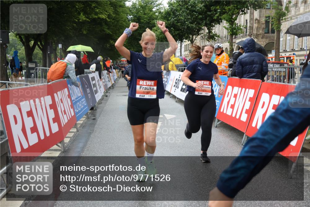 14.06.2026 - REWE Women's Run Strokosch-Dieckow http://msf.ph/oto/9771526 14.06.2026 11:10:59 Ziel 5005, 5120, 5123, 5124, 5125, 5126, 5127, 5254, 5316, 5554, 5724, 5763, 5830, 5831, 5879, 5915 meine-sportfotos.de