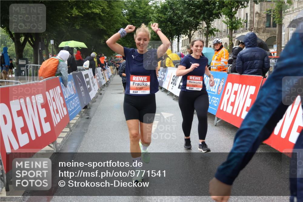 14.06.2026 - REWE Women's Run Strokosch-Dieckow http://msf.ph/oto/9771541 14.06.2026 11:10:59 Ziel 5005, 5120, 5123, 5124, 5125, 5126, 5127, 5254, 5316, 5554, 5724, 5763, 5830, 5831, 5879, 5915 meine-sportfotos.de