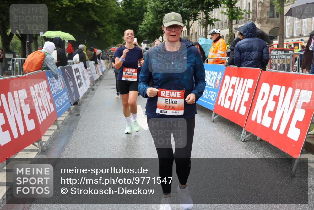 14.06.2026 - REWE Women's Run Strokosch-Dieckow http://msf.ph/oto/9771547 14.06.2026 11:10:58 Ziel 5005, 5120, 5124, 5125, 5126, 5127, 5316, 5724, 5763, 5830, 5831, 5879 meine-sportfotos.de