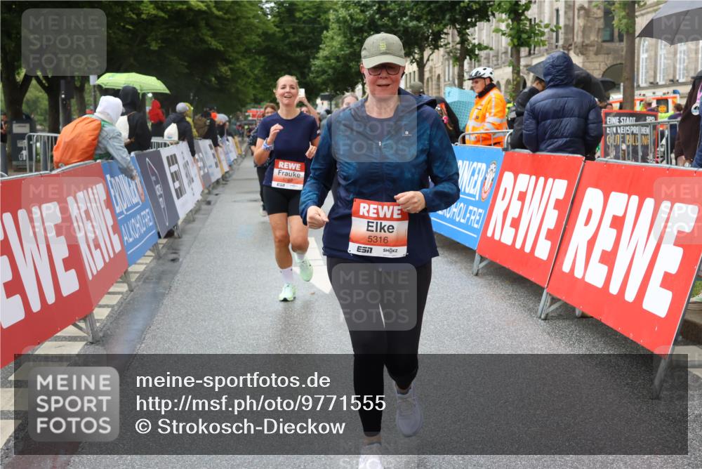 14.06.2026 - REWE Women's Run Strokosch-Dieckow http://msf.ph/oto/9771555 14.06.2026 11:10:58 Ziel 5005, 5120, 5124, 5125, 5126, 5127, 5316, 5724, 5763, 5830, 5831, 5879 meine-sportfotos.de