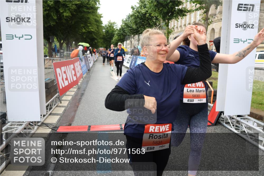 14.06.2026 - REWE Women's Run Strokosch-Dieckow http://msf.ph/oto/9771563 14.06.2026 11:10:55 Ziel 5005, 5028, 5120, 5124, 5125, 5126, 5127, 5316, 5724, 5830, 5831 meine-sportfotos.de