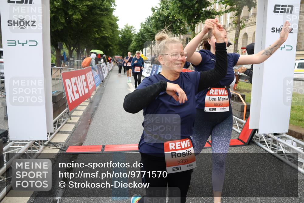 14.06.2026 - REWE Women's Run Strokosch-Dieckow http://msf.ph/oto/9771570 14.06.2026 11:10:55 Ziel 5005, 5028, 5120, 5124, 5125, 5126, 5127, 5316, 5724, 5830, 5831 meine-sportfotos.de