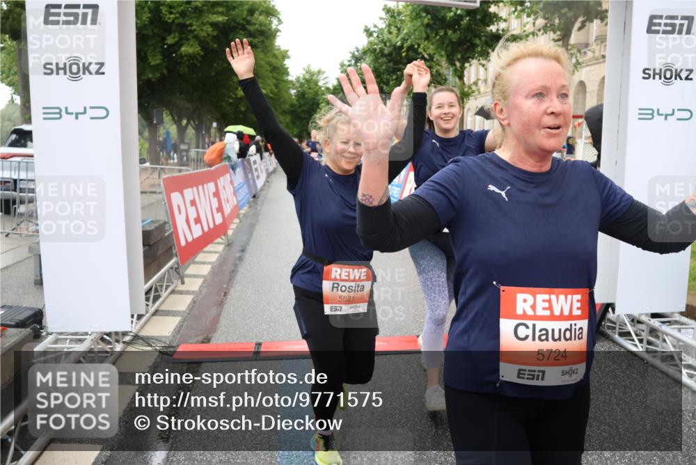 14.06.2026 - REWE Women's Run Strokosch-Dieckow http://msf.ph/oto/9771575 14.06.2026 11:10:55 Ziel 5005, 5028, 5120, 5124, 5125, 5126, 5127, 5316, 5724, 5830, 5831 meine-sportfotos.de