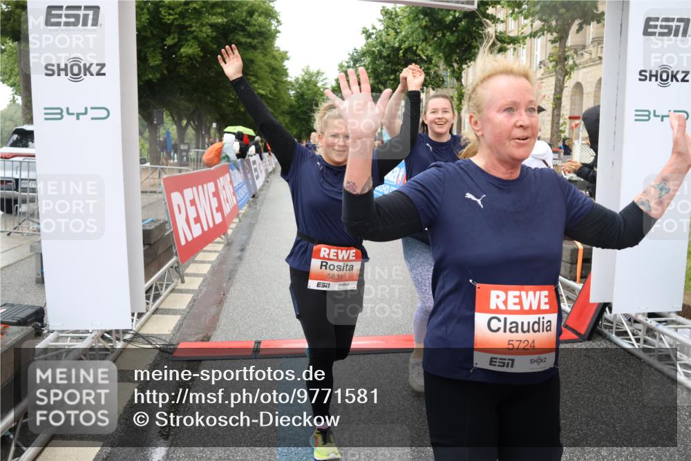 14.06.2026 - REWE Women's Run Strokosch-Dieckow http://msf.ph/oto/9771581 14.06.2026 11:10:55 Ziel 5005, 5028, 5120, 5124, 5125, 5126, 5127, 5316, 5724, 5830, 5831 meine-sportfotos.de