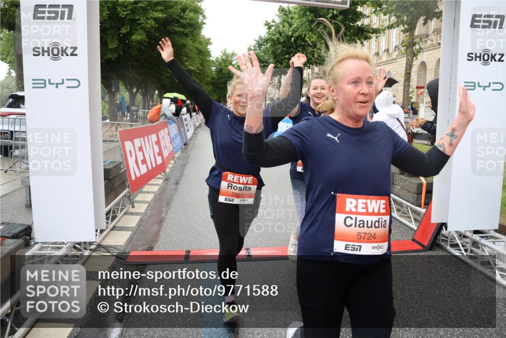 14.06.2026 - REWE Women's Run Strokosch-Dieckow http://msf.ph/oto/9771588 14.06.2026 11:10:55 Ziel 5005, 5028, 5120, 5124, 5125, 5126, 5127, 5316, 5724, 5830, 5831 meine-sportfotos.de