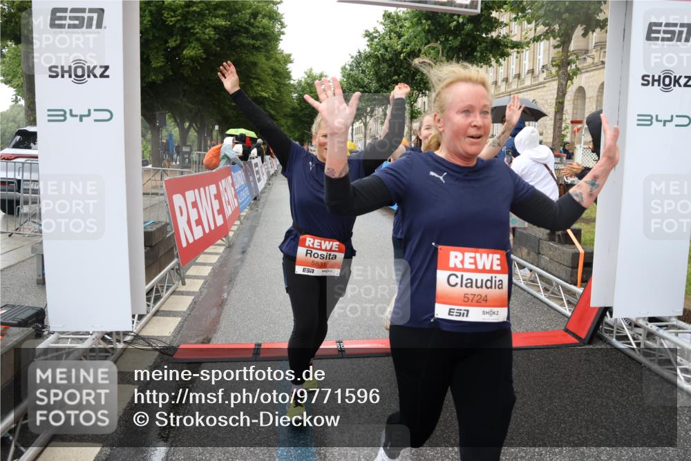 14.06.2026 - REWE Women's Run Strokosch-Dieckow http://msf.ph/oto/9771596 14.06.2026 11:10:55 Ziel 5005, 5028, 5120, 5124, 5125, 5126, 5127, 5316, 5724, 5830, 5831 meine-sportfotos.de