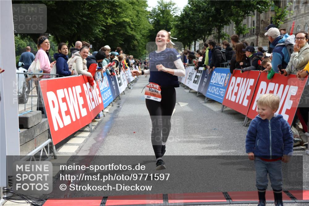 14.06.2026 - REWE Women's Run Strokosch-Dieckow http://msf.ph/oto/9771597 14.06.2026 10:55:48 Ziel 5250, 5695, 5789, 6069 meine-sportfotos.de