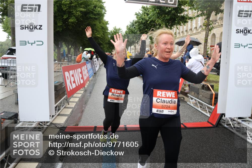 14.06.2026 - REWE Women's Run Strokosch-Dieckow http://msf.ph/oto/9771605 14.06.2026 11:10:55 Ziel 5005, 5028, 5120, 5124, 5125, 5126, 5127, 5316, 5724, 5830, 5831 meine-sportfotos.de