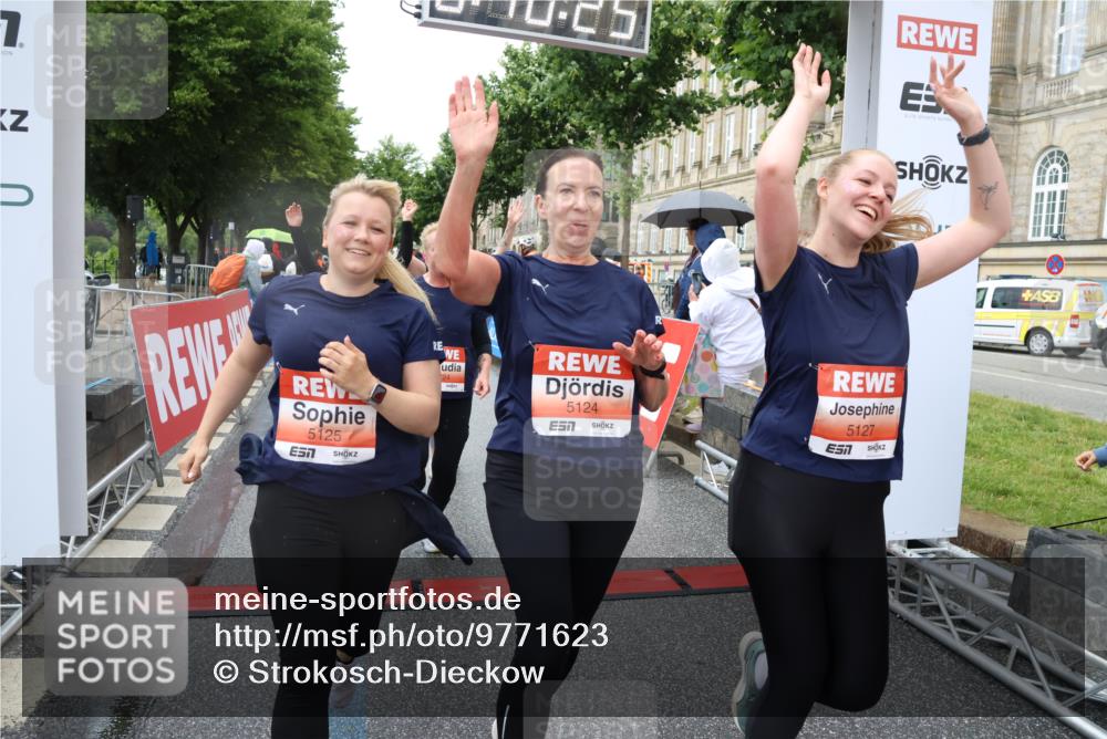 14.06.2026 - REWE Women's Run Strokosch-Dieckow http://msf.ph/oto/9771623 14.06.2026 11:10:54 Ziel 5005, 5028, 5120, 5124, 5125, 5126, 5127, 5316, 5724, 5830, 5831 meine-sportfotos.de