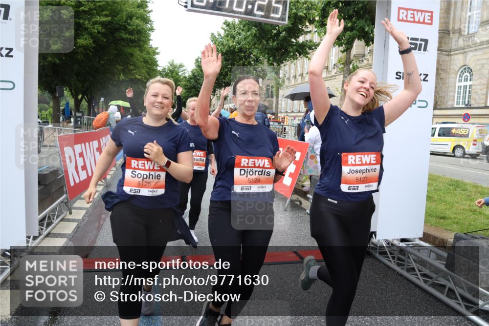 14.06.2026 - REWE Women's Run Strokosch-Dieckow http://msf.ph/oto/9771630 14.06.2026 11:10:54 Ziel 5005, 5028, 5120, 5124, 5125, 5126, 5127, 5316, 5724, 5830, 5831 meine-sportfotos.de