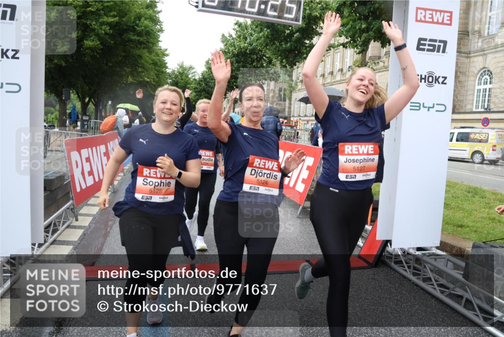 14.06.2026 - REWE Women's Run Strokosch-Dieckow http://msf.ph/oto/9771637 14.06.2026 11:10:53 Ziel 5005, 5028, 5120, 5124, 5125, 5126, 5127, 5724, 5830, 5831 meine-sportfotos.de