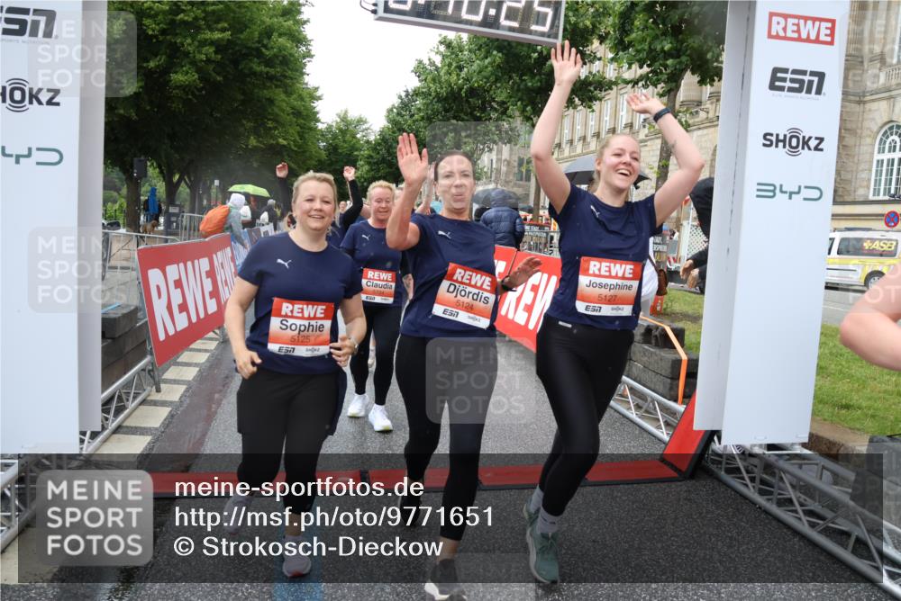 14.06.2026 - REWE Women's Run Strokosch-Dieckow http://msf.ph/oto/9771651 14.06.2026 11:10:53 Ziel 5005, 5028, 5120, 5124, 5125, 5126, 5127, 5724, 5830, 5831 meine-sportfotos.de