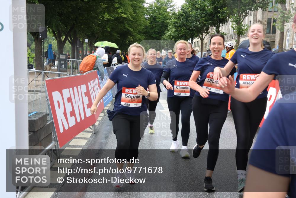 14.06.2026 - REWE Women's Run Strokosch-Dieckow http://msf.ph/oto/9771678 14.06.2026 11:10:53 Ziel 5005, 5028, 5120, 5124, 5125, 5126, 5127, 5724, 5830, 5831 meine-sportfotos.de
