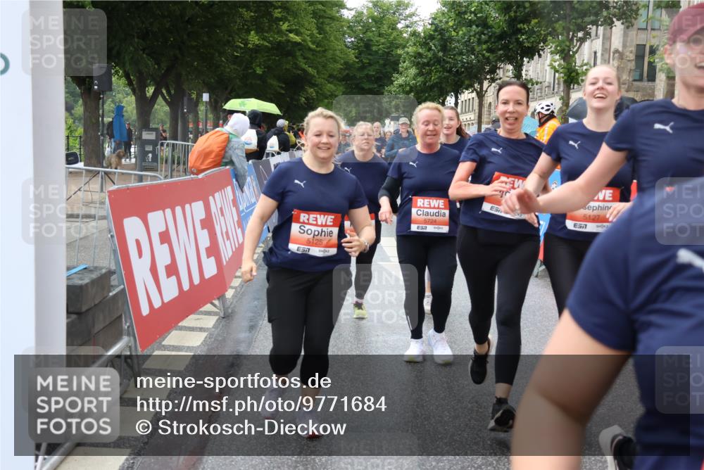 14.06.2026 - REWE Women's Run Strokosch-Dieckow http://msf.ph/oto/9771684 14.06.2026 11:10:53 Ziel 5005, 5028, 5120, 5124, 5125, 5126, 5127, 5724, 5830, 5831 meine-sportfotos.de