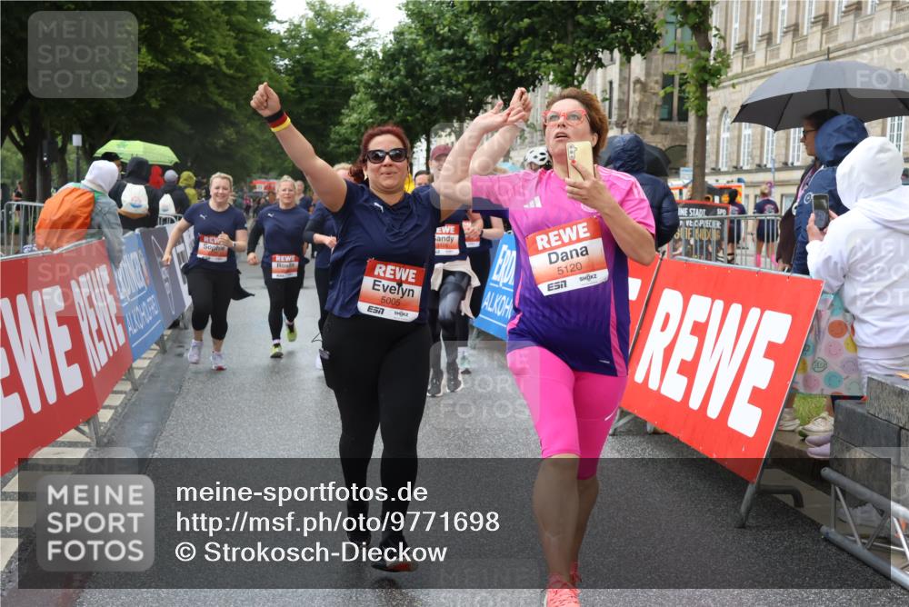 14.06.2026 - REWE Women's Run Strokosch-Dieckow http://msf.ph/oto/9771698 14.06.2026 11:10:51 Ziel 5005, 5028, 5120, 5124, 5125, 5126, 5127, 5236, 5724, 5830, 5831 meine-sportfotos.de