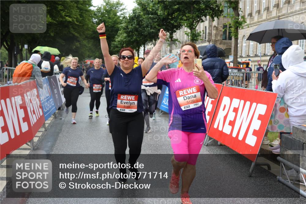 14.06.2026 - REWE Women's Run Strokosch-Dieckow http://msf.ph/oto/9771714 14.06.2026 11:10:50 Ziel 5005, 5028, 5120, 5124, 5125, 5126, 5127, 5236, 5724, 5830, 5831 meine-sportfotos.de