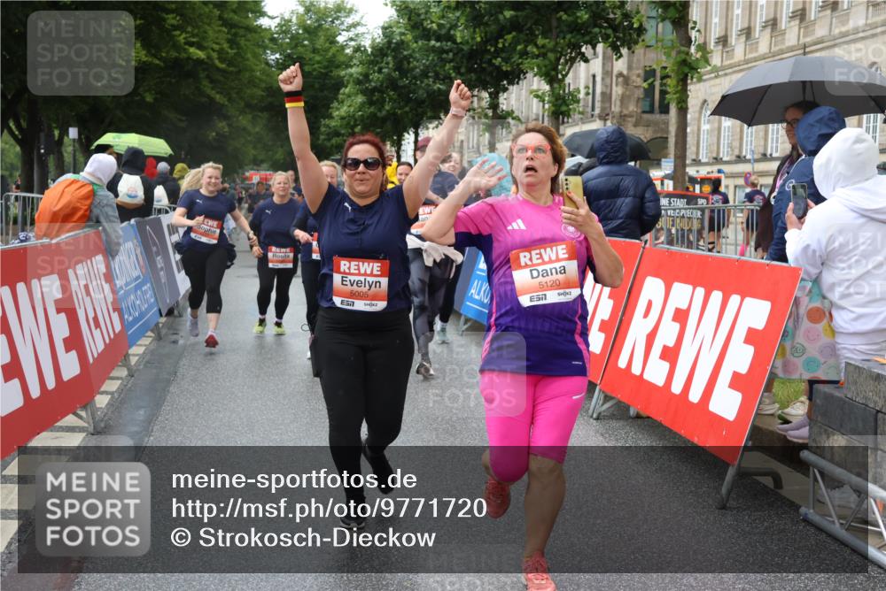 14.06.2026 - REWE Women's Run Strokosch-Dieckow http://msf.ph/oto/9771720 14.06.2026 11:10:50 Ziel 5005, 5028, 5120, 5124, 5125, 5126, 5127, 5236, 5724, 5830, 5831 meine-sportfotos.de