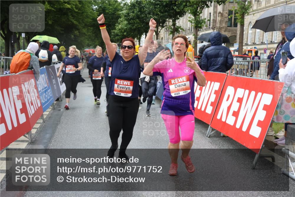 14.06.2026 - REWE Women's Run Strokosch-Dieckow http://msf.ph/oto/9771752 14.06.2026 11:10:50 Ziel 5005, 5028, 5120, 5124, 5125, 5126, 5127, 5236, 5724, 5830, 5831 meine-sportfotos.de