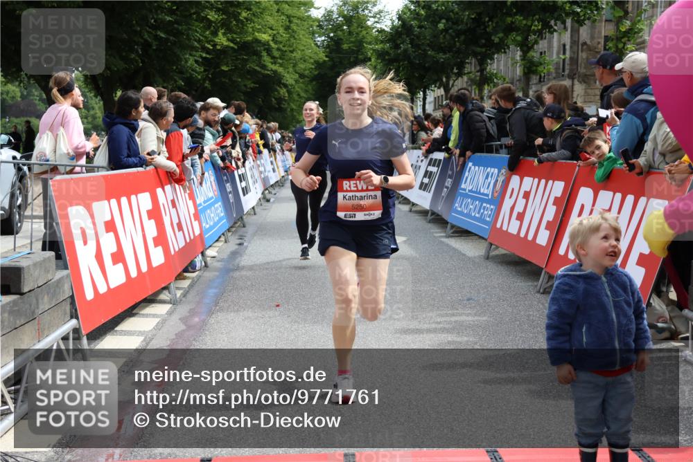 14.06.2026 - REWE Women's Run Strokosch-Dieckow http://msf.ph/oto/9771761 14.06.2026 10:55:46 Ziel 5250, 5287, 5695, 5789, 6069 meine-sportfotos.de