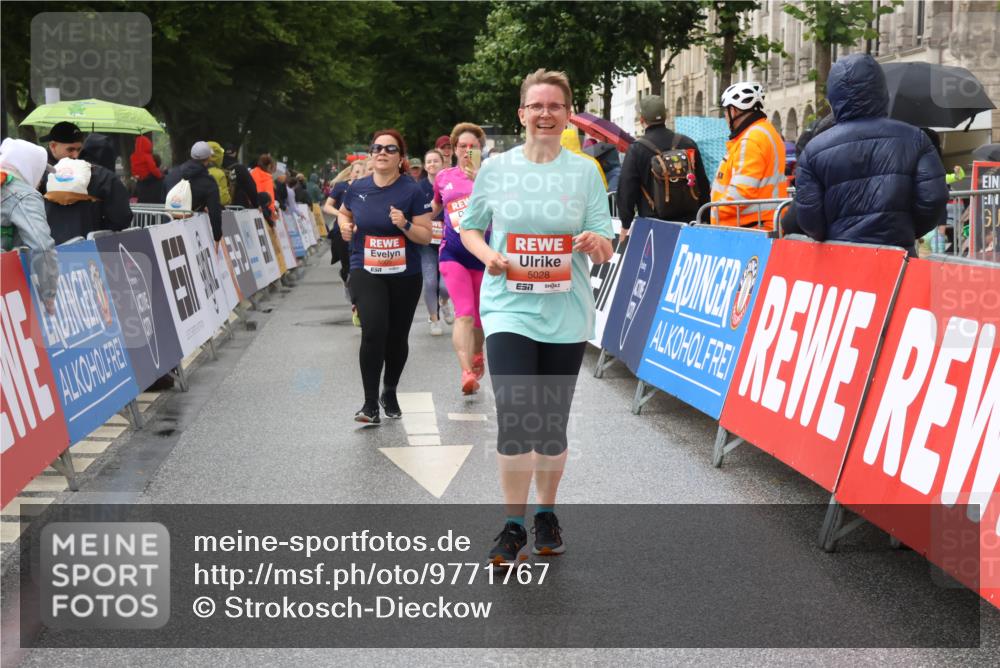 14.06.2026 - REWE Women's Run Strokosch-Dieckow http://msf.ph/oto/9771767 14.06.2026 11:10:47 Ziel 5005, 5028, 5120, 5236 meine-sportfotos.de