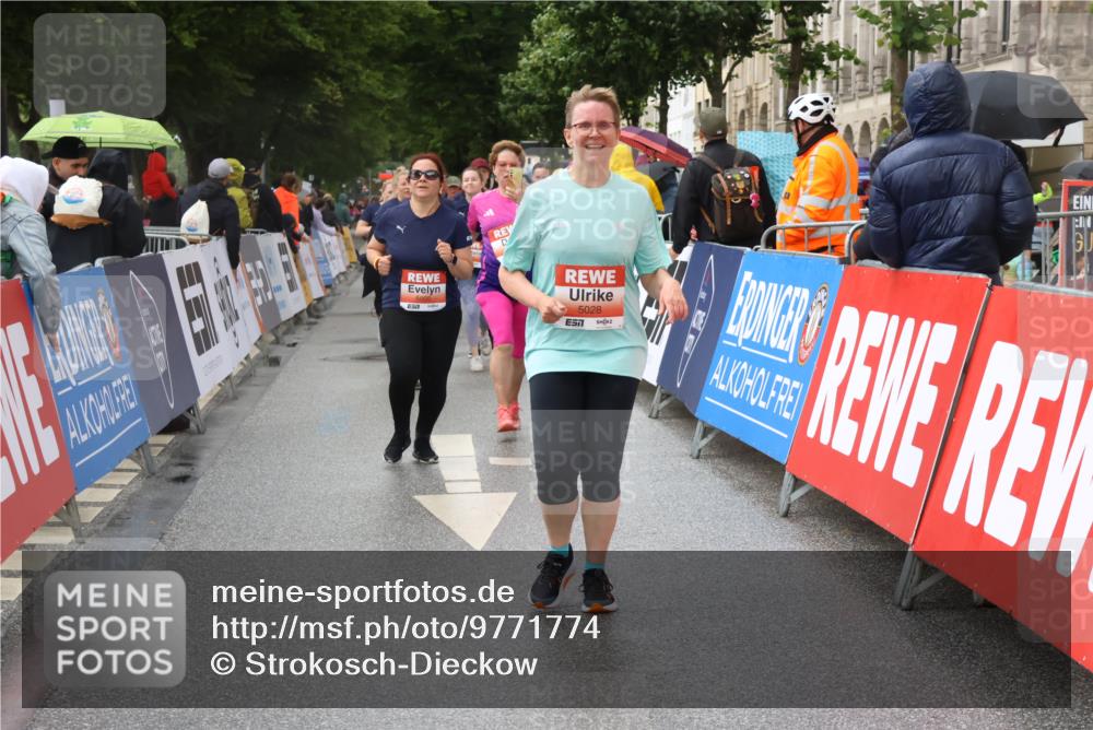 14.06.2026 - REWE Women's Run Strokosch-Dieckow http://msf.ph/oto/9771774 14.06.2026 11:10:47 Ziel 5005, 5028, 5120, 5236 meine-sportfotos.de