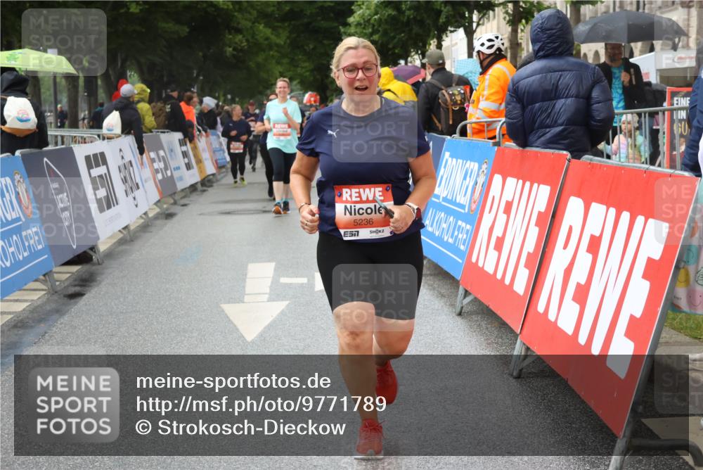 14.06.2026 - REWE Women's Run Strokosch-Dieckow http://msf.ph/oto/9771789 14.06.2026 11:10:42 Ziel 5236 meine-sportfotos.de