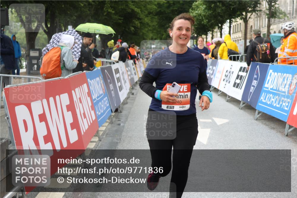14.06.2026 - REWE Women's Run Strokosch-Dieckow http://msf.ph/oto/9771836 14.06.2026 11:10:26 Ziel 5211, 5240, 5301, 5698, 5787, 5788 meine-sportfotos.de