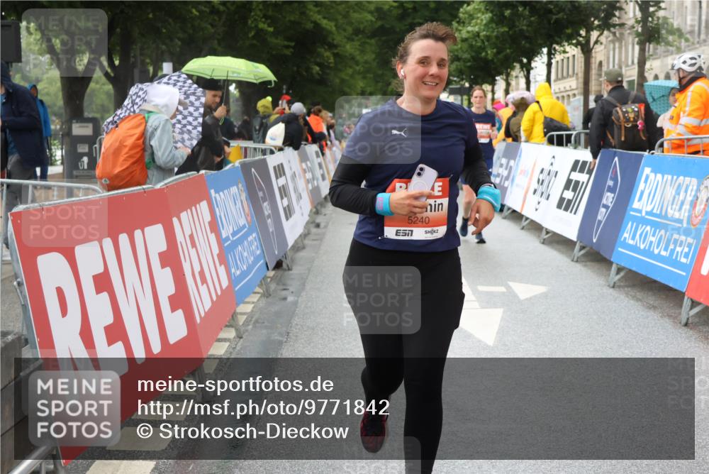 14.06.2026 - REWE Women's Run Strokosch-Dieckow http://msf.ph/oto/9771842 14.06.2026 11:10:26 Ziel 5211, 5240, 5301, 5698, 5787, 5788 meine-sportfotos.de