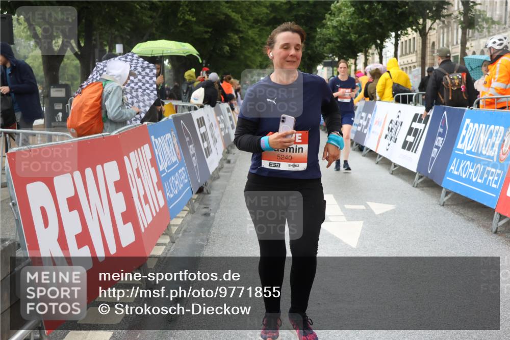 14.06.2026 - REWE Women's Run Strokosch-Dieckow http://msf.ph/oto/9771855 14.06.2026 11:10:26 Ziel 5211, 5240, 5301, 5698, 5787, 5788 meine-sportfotos.de