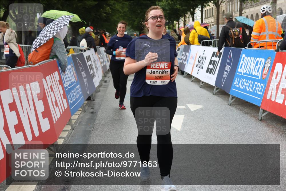 14.06.2026 - REWE Women's Run Strokosch-Dieckow http://msf.ph/oto/9771863 14.06.2026 11:10:23 Ziel 5211, 5240, 5301, 5375, 5698, 5787, 5788 meine-sportfotos.de