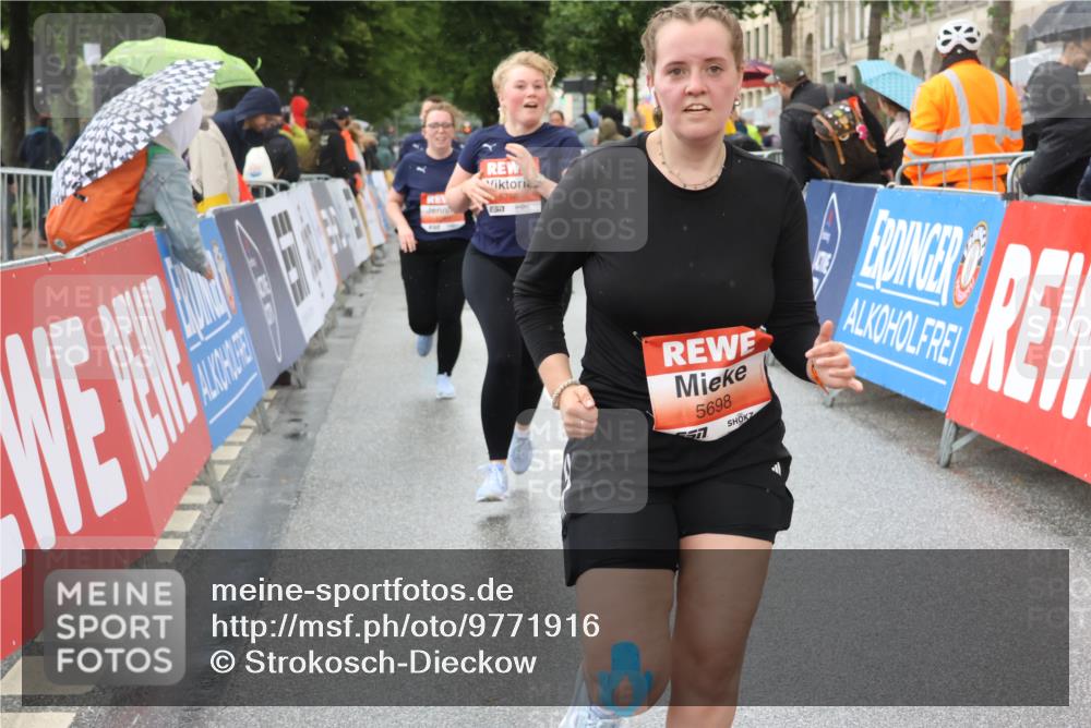 14.06.2026 - REWE Women's Run Strokosch-Dieckow http://msf.ph/oto/9771916 14.06.2026 11:10:21 Ziel 5211, 5301, 5375, 5698, 5787, 5788, 5937, 5974, 5996 meine-sportfotos.de