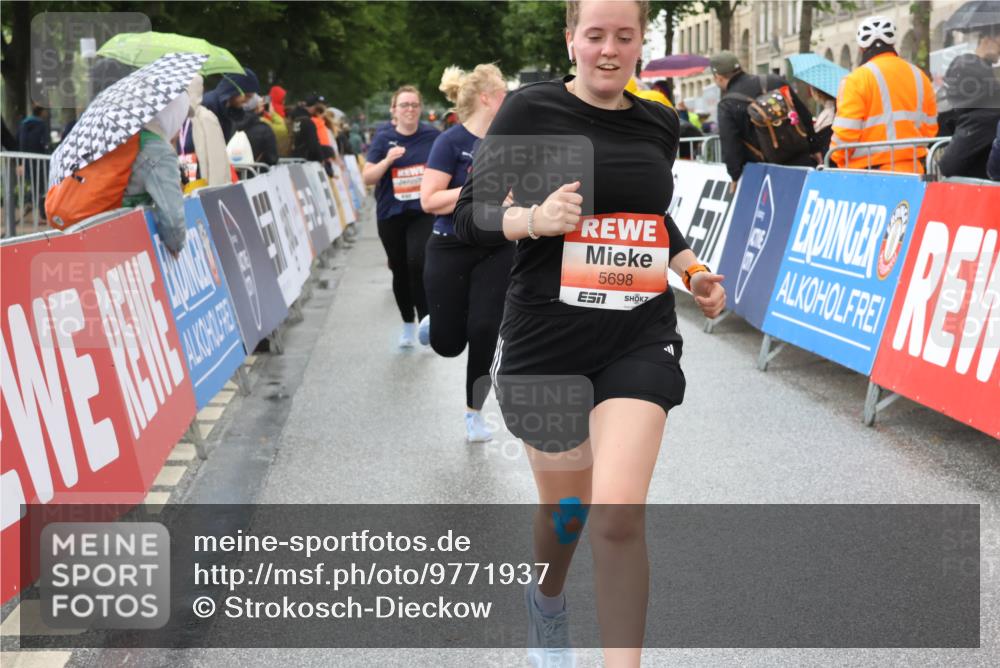 14.06.2026 - REWE Women's Run Strokosch-Dieckow http://msf.ph/oto/9771937 14.06.2026 11:10:21 Ziel 5211, 5301, 5375, 5698, 5787, 5788, 5937, 5974, 5996 meine-sportfotos.de