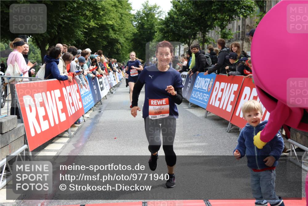 14.06.2026 - REWE Women's Run Strokosch-Dieckow http://msf.ph/oto/9771940 14.06.2026 10:55:44 Ziel 5250, 5287, 5695, 5789, 6069 meine-sportfotos.de