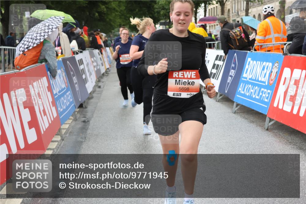 14.06.2026 - REWE Women's Run Strokosch-Dieckow http://msf.ph/oto/9771945 14.06.2026 11:10:21 Ziel 5211, 5301, 5375, 5698, 5787, 5788, 5937, 5974, 5996 meine-sportfotos.de