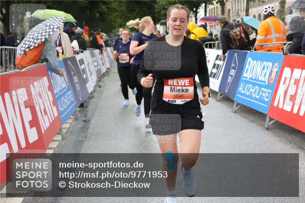14.06.2026 - REWE Women's Run Strokosch-Dieckow http://msf.ph/oto/9771953 14.06.2026 11:10:21 Ziel 5211, 5301, 5375, 5698, 5787, 5788, 5937, 5974, 5996 meine-sportfotos.de