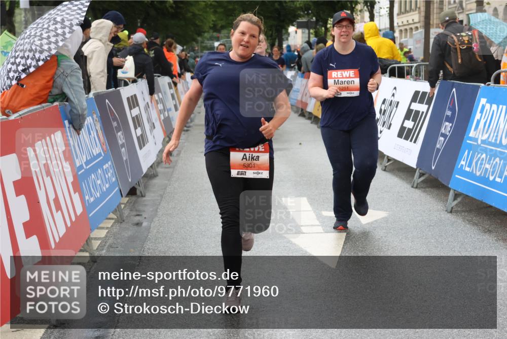 14.06.2026 - REWE Women's Run Strokosch-Dieckow http://msf.ph/oto/9771960 14.06.2026 11:10:17 Ziel 5211, 5301, 5375, 5698, 5937, 5938, 5974, 5996 meine-sportfotos.de