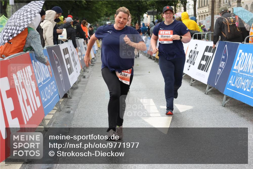 14.06.2026 - REWE Women's Run Strokosch-Dieckow http://msf.ph/oto/9771977 14.06.2026 11:10:17 Ziel 5211, 5301, 5375, 5698, 5937, 5938, 5974, 5996 meine-sportfotos.de
