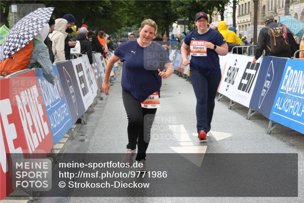 14.06.2026 - REWE Women's Run Strokosch-Dieckow http://msf.ph/oto/9771986 14.06.2026 11:10:17 Ziel 5211, 5301, 5375, 5698, 5937, 5938, 5974, 5996 meine-sportfotos.de