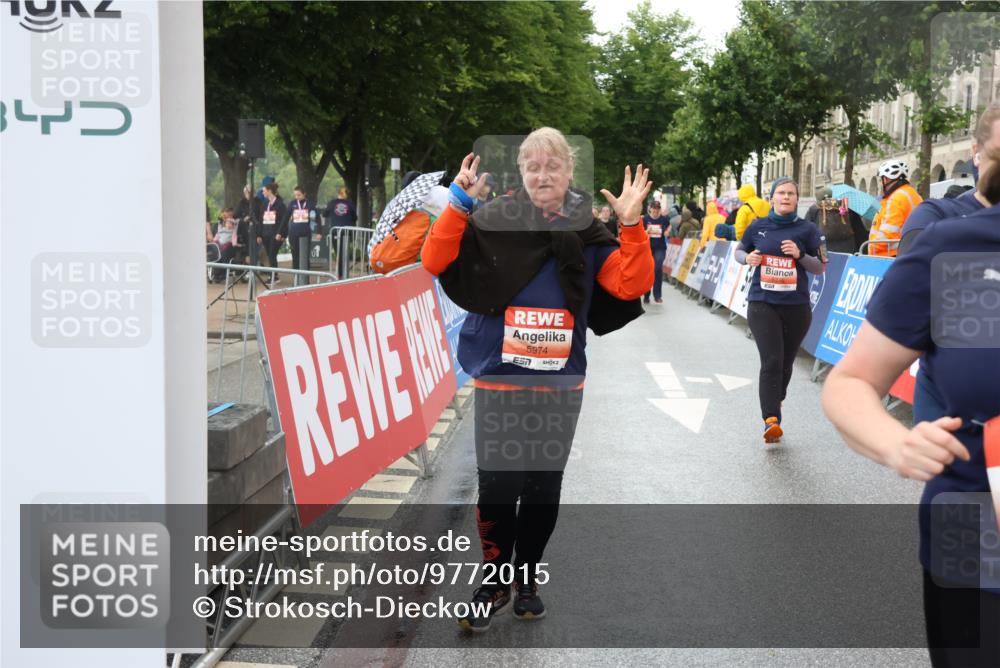 14.06.2026 - REWE Women's Run Strokosch-Dieckow http://msf.ph/oto/9772015 14.06.2026 11:10:13 Ziel 5145, 5375, 5533, 5937, 5938, 5974, 5996 meine-sportfotos.de