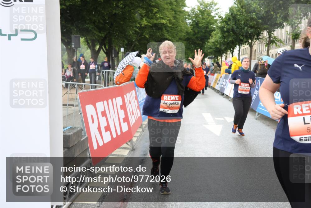 14.06.2026 - REWE Women's Run Strokosch-Dieckow http://msf.ph/oto/9772026 14.06.2026 11:10:13 Ziel 5145, 5375, 5533, 5937, 5938, 5974, 5996 meine-sportfotos.de