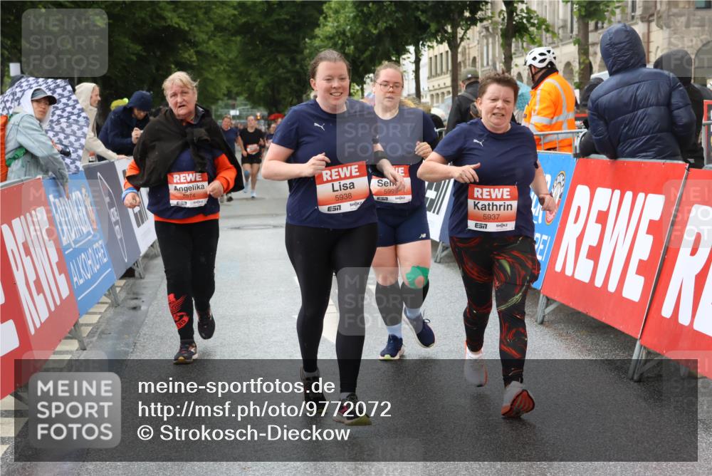 14.06.2026 - REWE Women's Run Strokosch-Dieckow http://msf.ph/oto/9772072 14.06.2026 11:10:11 Ziel 5060, 5061, 5063, 5145, 5246, 5375, 5472, 5533, 5559, 5855, 5937, 5938, 5974, 5996 meine-sportfotos.de