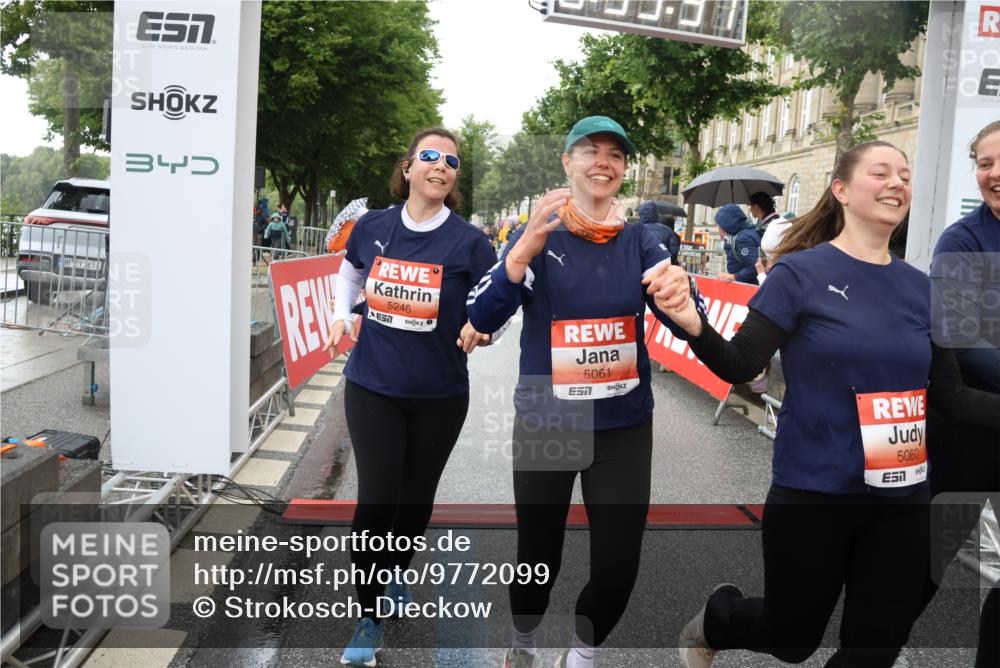14.06.2026 - REWE Women's Run Strokosch-Dieckow http://msf.ph/oto/9772099 14.06.2026 11:10:05 Ziel 5060, 5061, 5063, 5145, 5197, 5246, 5472, 5533, 5559, 5770, 5855, 5902, 5926 meine-sportfotos.de