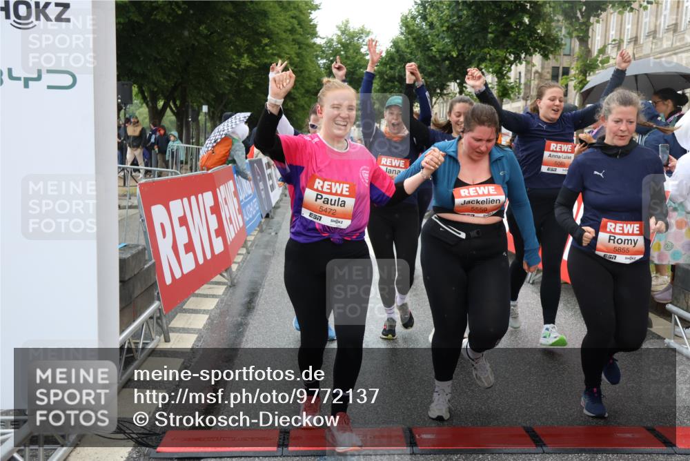 14.06.2026 - REWE Women's Run Strokosch-Dieckow http://msf.ph/oto/9772137 14.06.2026 11:10:04 Ziel 5060, 5061, 5063, 5145, 5197, 5246, 5472, 5533, 5559, 5770, 5855, 5902, 5926 meine-sportfotos.de