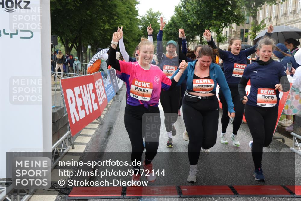 14.06.2026 - REWE Women's Run Strokosch-Dieckow http://msf.ph/oto/9772144 14.06.2026 11:10:04 Ziel 5060, 5061, 5063, 5145, 5197, 5246, 5472, 5533, 5559, 5770, 5855, 5902, 5926 meine-sportfotos.de
