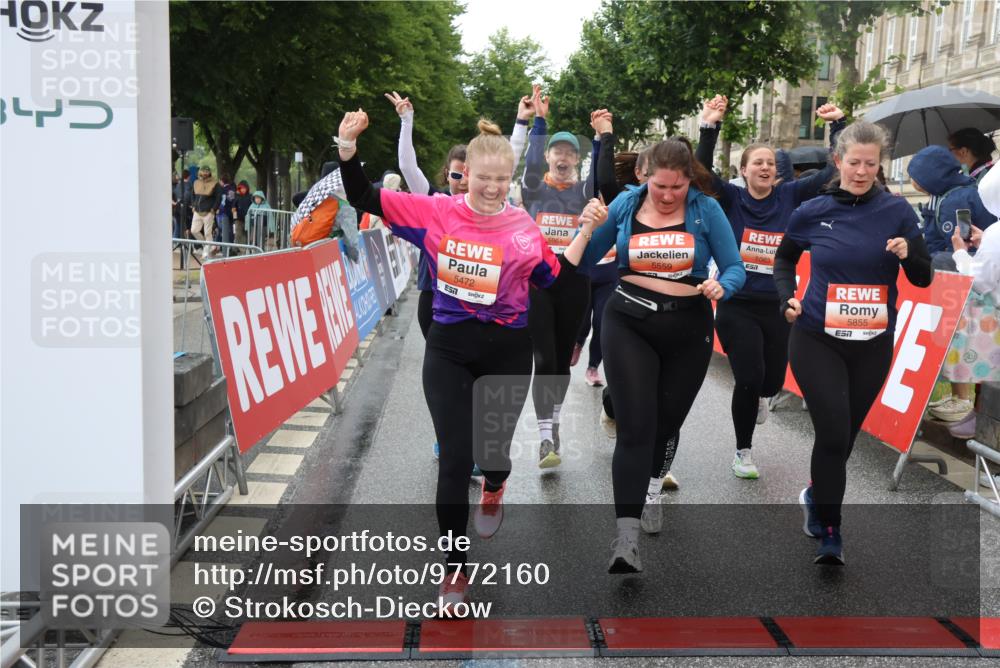 14.06.2026 - REWE Women's Run Strokosch-Dieckow http://msf.ph/oto/9772160 14.06.2026 11:10:03 Ziel 5060, 5061, 5063, 5145, 5197, 5246, 5472, 5533, 5559, 5770, 5855, 5902, 5926 meine-sportfotos.de
