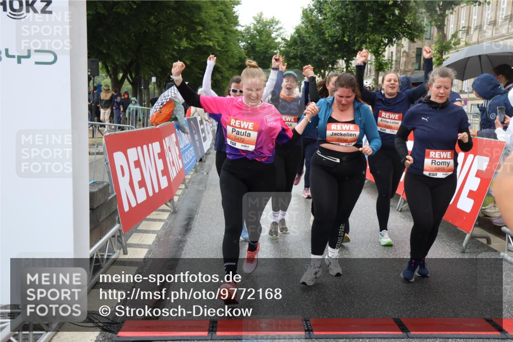 14.06.2026 - REWE Women's Run Strokosch-Dieckow http://msf.ph/oto/9772168 14.06.2026 11:10:03 Ziel 5060, 5061, 5063, 5145, 5197, 5246, 5472, 5533, 5559, 5770, 5855, 5902, 5926 meine-sportfotos.de