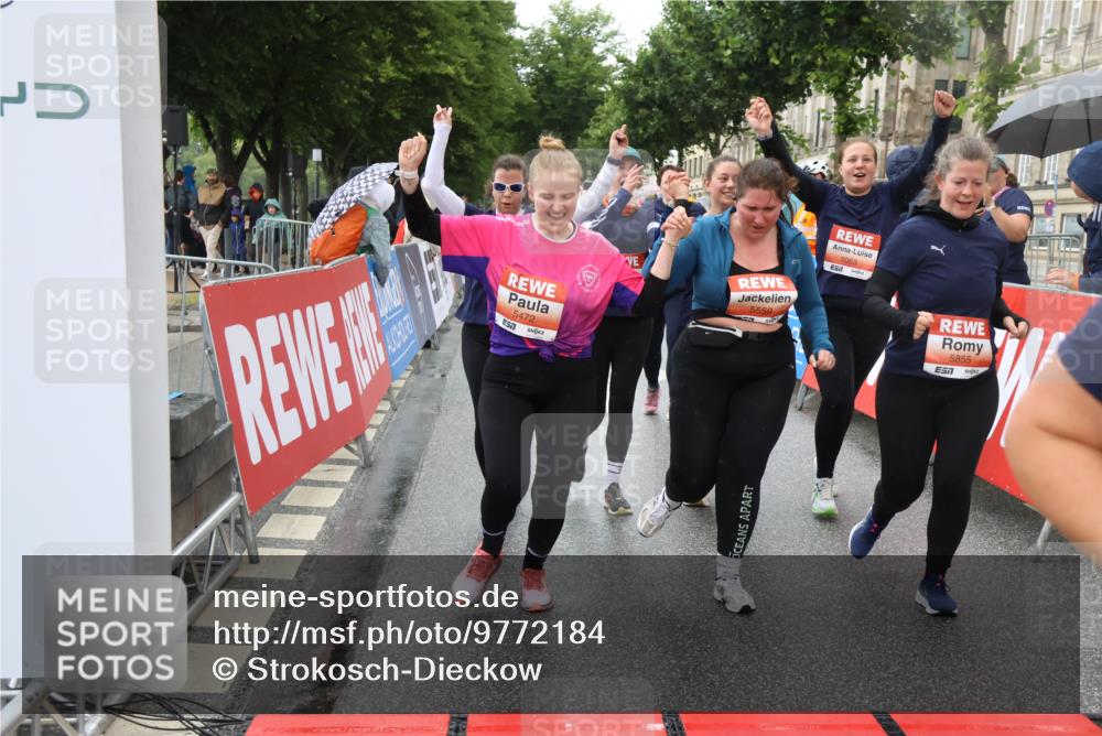 14.06.2026 - REWE Women's Run Strokosch-Dieckow http://msf.ph/oto/9772184 14.06.2026 11:10:03 Ziel 5060, 5061, 5063, 5145, 5197, 5246, 5472, 5533, 5559, 5770, 5855, 5902, 5926 meine-sportfotos.de